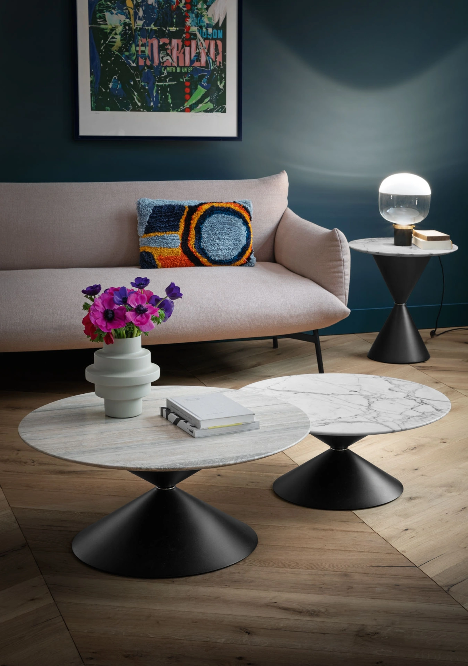 Lampada da tavolo con diffusore in vetro trasparente e satinato e base in metallo finitura Nero e Oro Ghost Tavolo di Midj