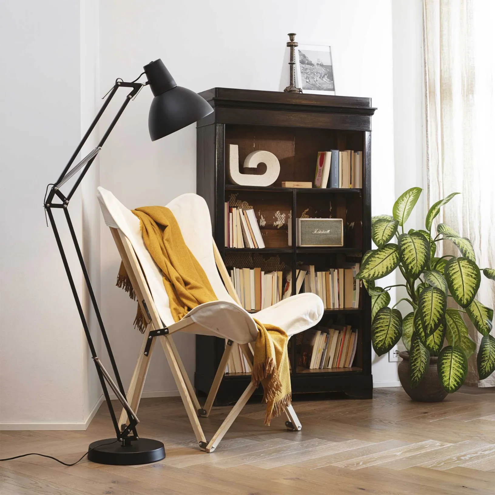 Lampada da terra Wally in metallo verniciato con braccio articolato regolabile di Ideal Lux