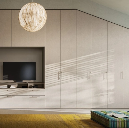 Armadio su misura per mansarde Liscia + M 15 39 di Orme