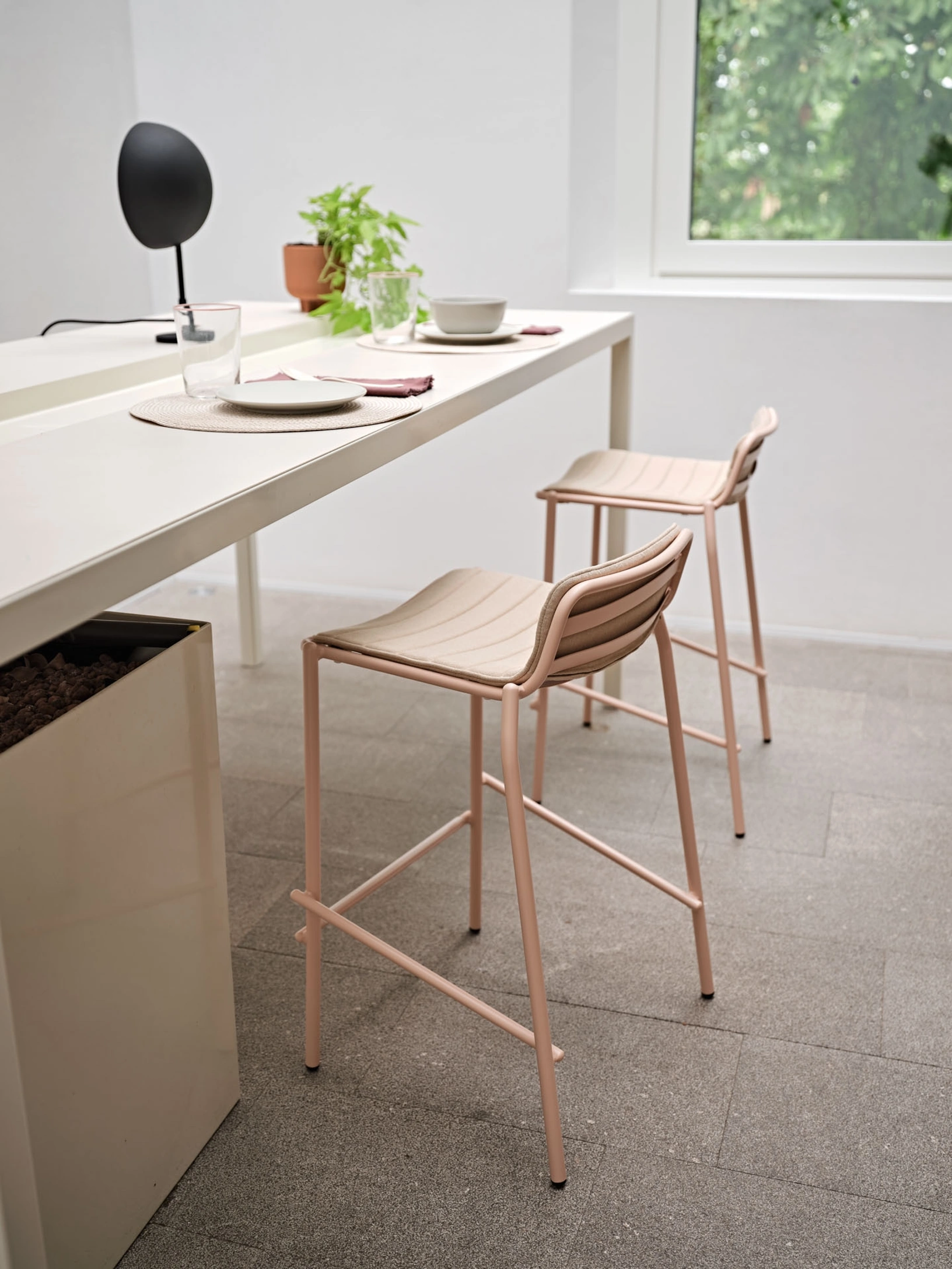 Sgabello in metallo Trampoliere di Midj