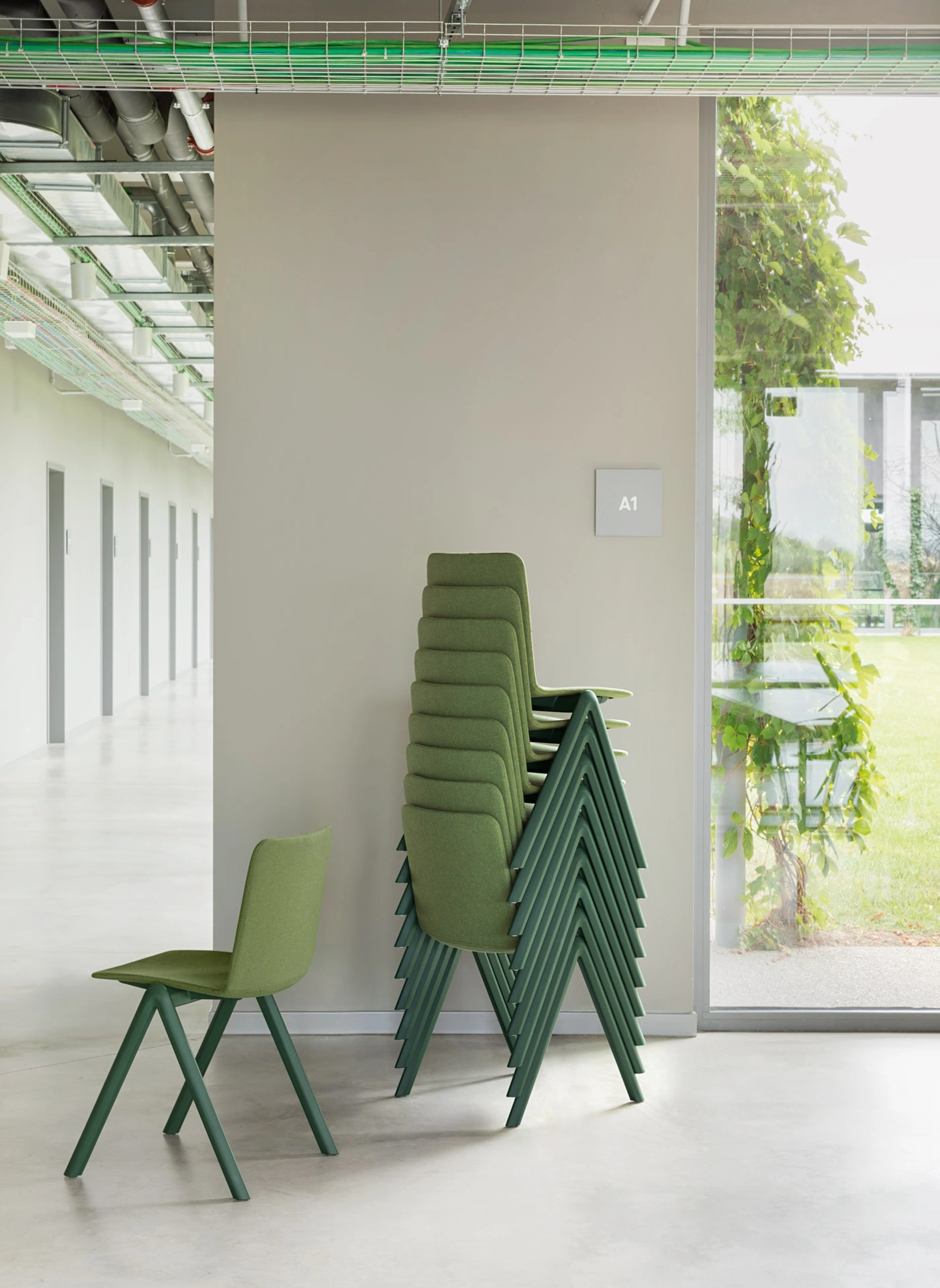 Sedia impilabile Stack Imbottita di Midj